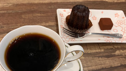 パティスリーアンフィニでカヌレと美味しい珈琲