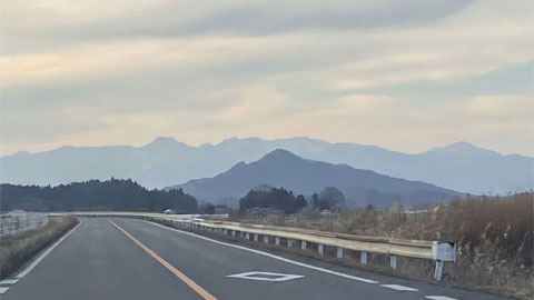 遠近の山々の重なり